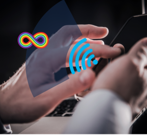 Mão representando a tecnologia e o logo representante do Transtorno Espectro Autista